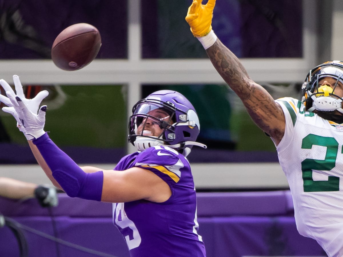 Panthers sign former Vikings WR Adam Thielen