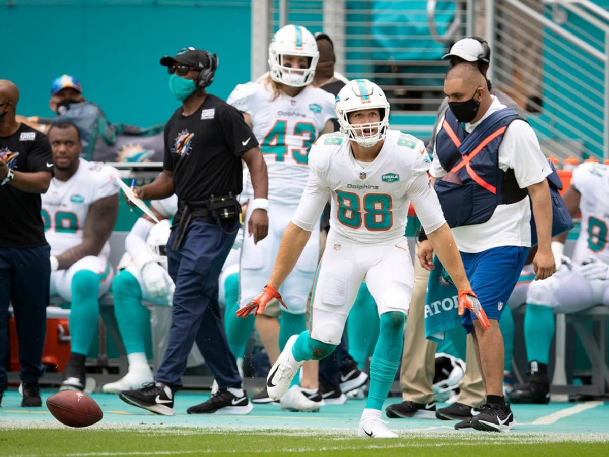 Mike Gesicki: Dolphins' Jersey Tough Guy plays through shoulder pain