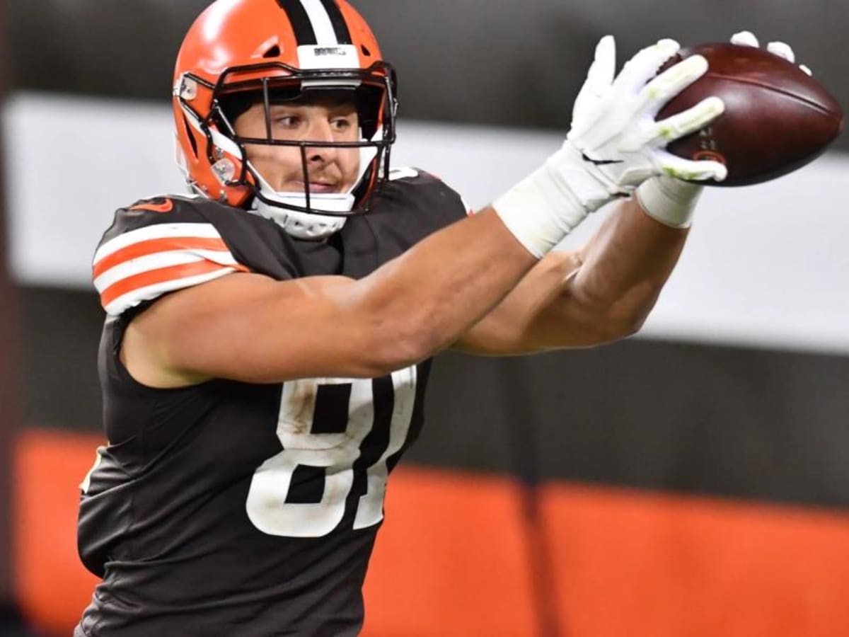 Browns' David Njoku Suffers Burns to Face, Arms in Freak Household Accident, Sports Illustrated