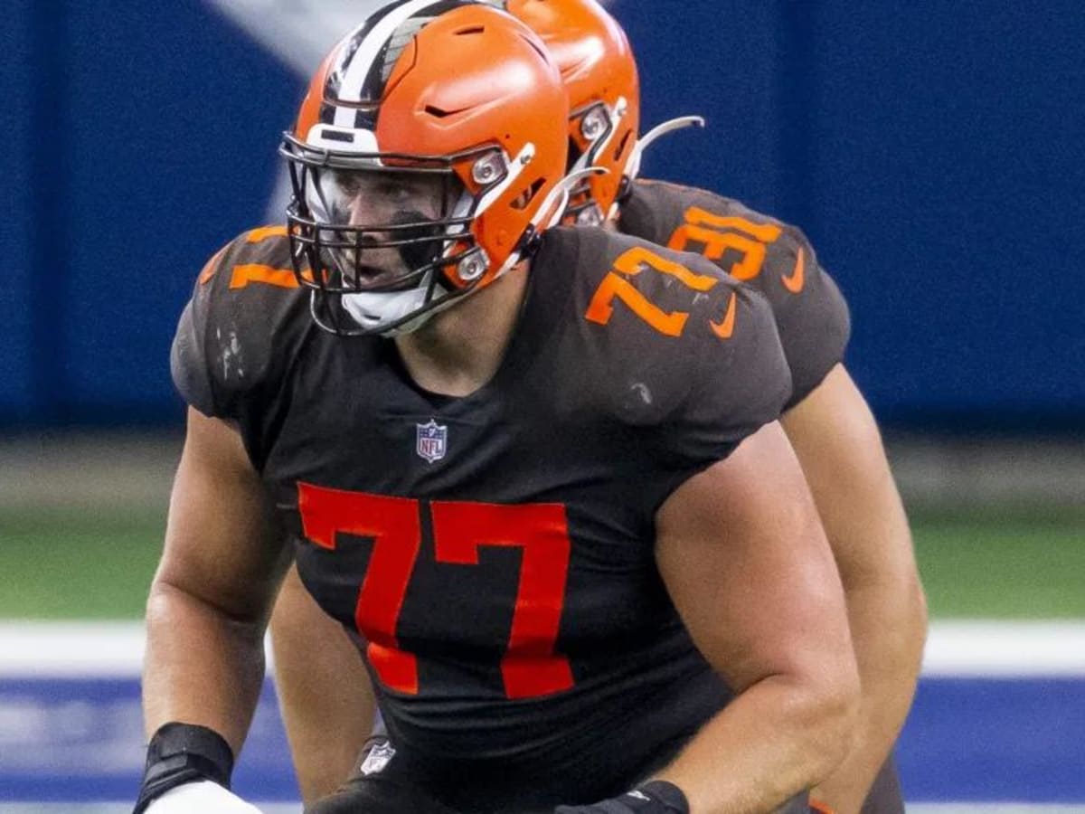 Browns RG Wyatt Teller is questionable to return with right knee injury