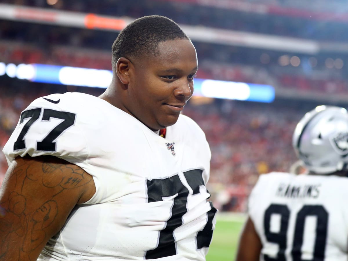 Trent Brown trade: Patriots acquiring OT on restructured deal - Sports  Illustrated