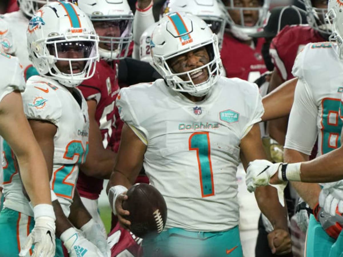 The Extra Point: Tua Tagovailoa's Development on Display in Miami - Sports  Illustrated Alabama Crimson Tide News, Analysis and More