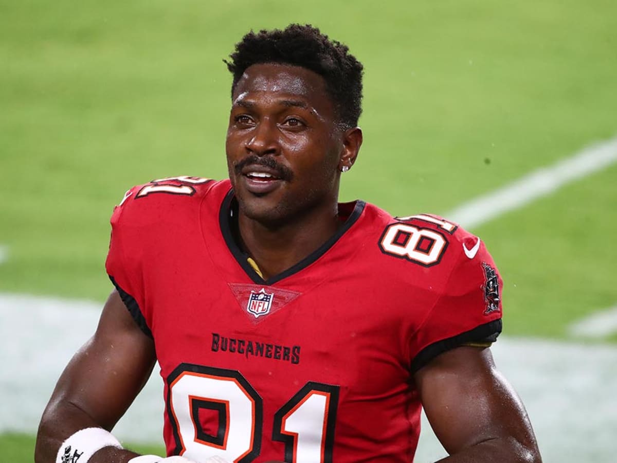 Why did Antonio Brown leave Buccaneers game? WR was 'essentially' cut on  sidelines after refusing to play, claiming injury (report) 