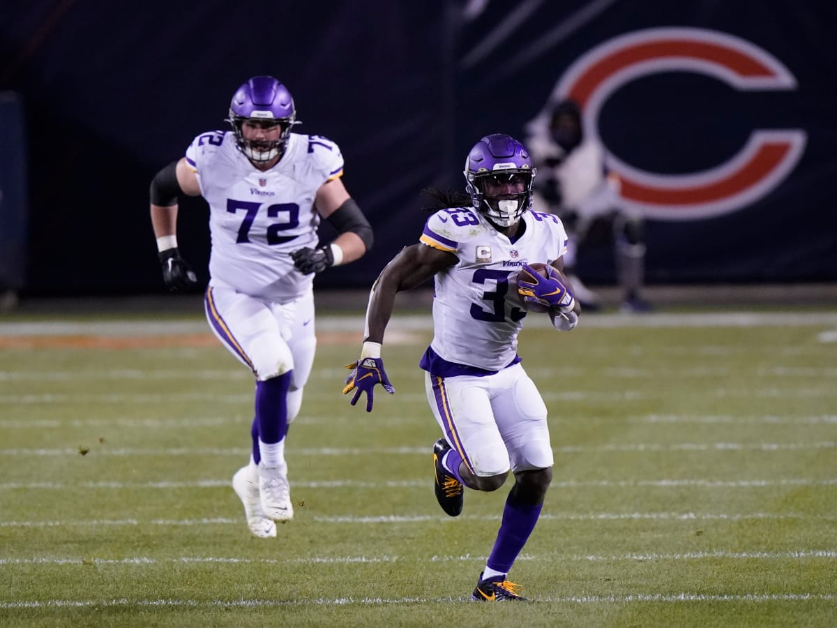 Vikings release center Brett Jones, will re-sign him to practice