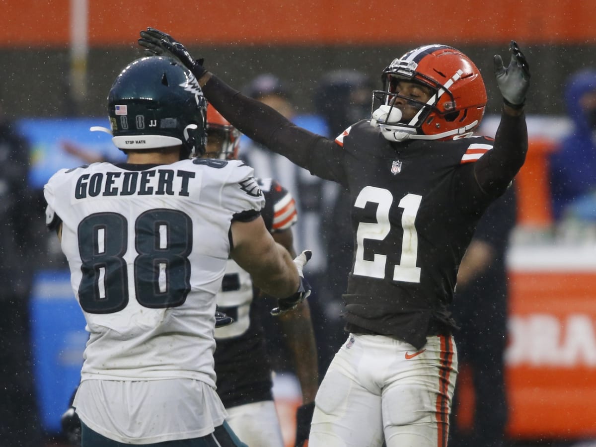 Browns top cornerback Denzel Ward limited in practice