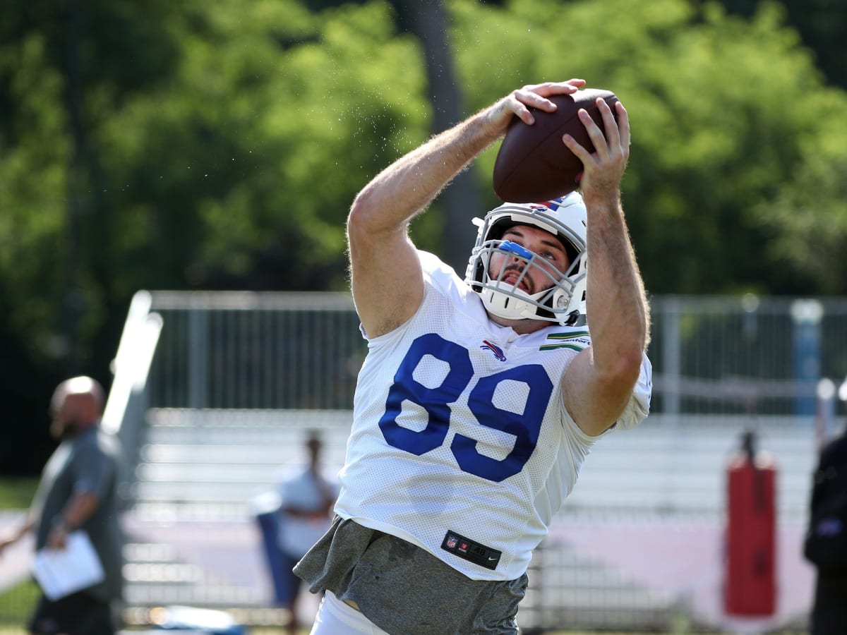 Bills tight end Sweeney diagnosed with inflamed heart