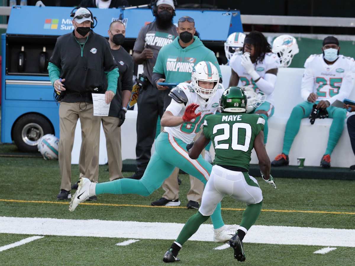 A snoozer in Miami as NY Jets-Dolphins tied at 3 at halftime