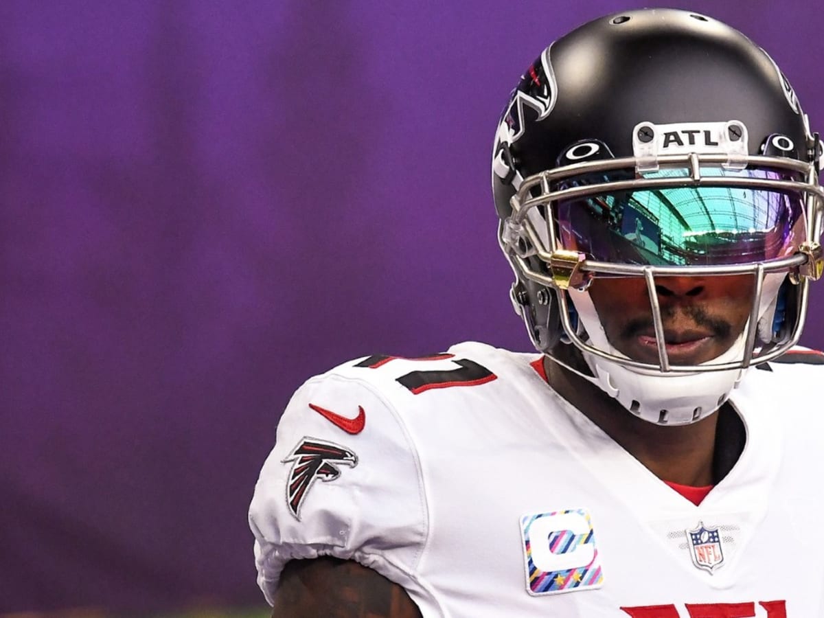 December 29, 2019: Atlanta Falcons wide receiver Julio Jones (11) signs a  jersey for fans after the NFL game between the Atlanta Falcons and the  Tampa Bay Buccaneers held at Raymond James