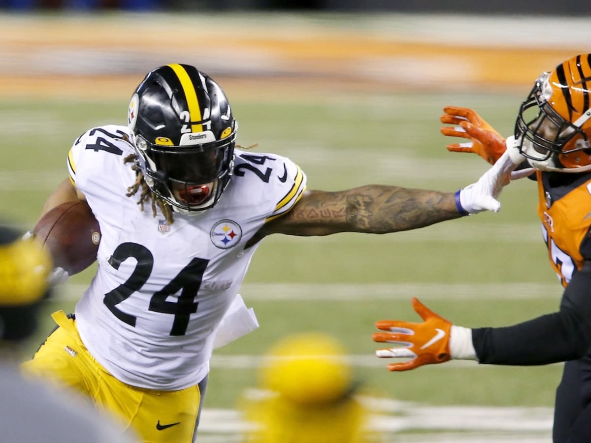 Benny Snell gives grieving family tickets to Steelers playoff game