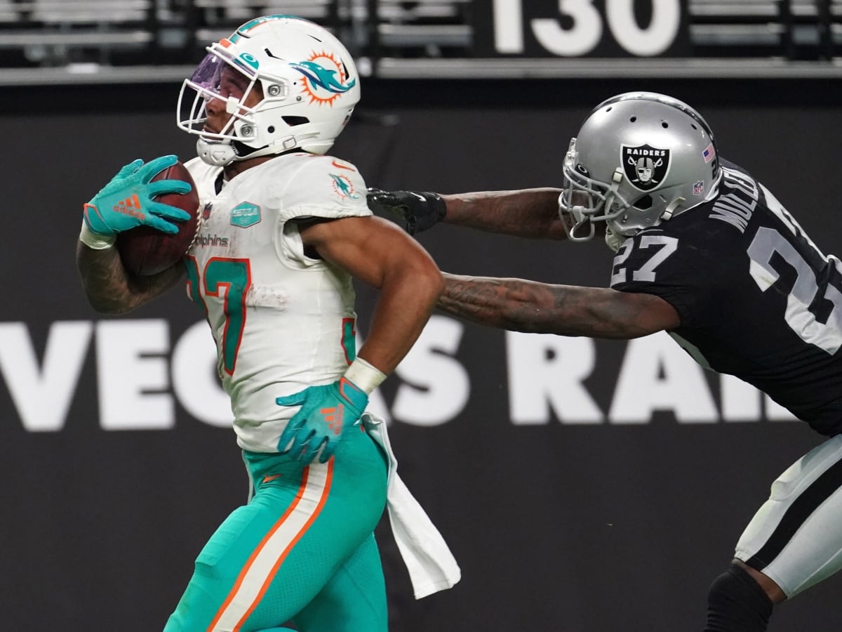 Ex-Huskies Gaskin, Ahmed Share in Miami's Wild Win over Raiders - Sports  Illustrated Washington Huskies News, Analysis and More