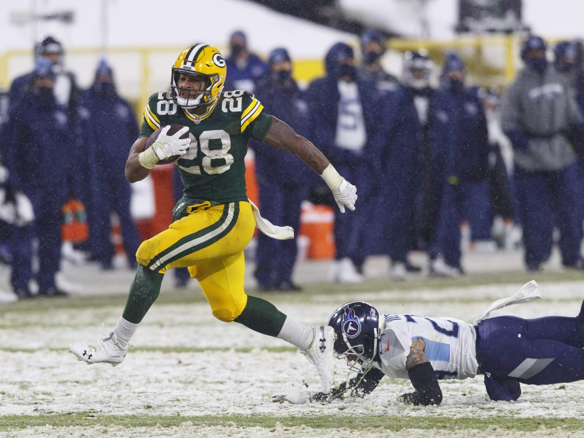 AJ Dillon wears overalls in Green Bay cold, scores two touchdowns