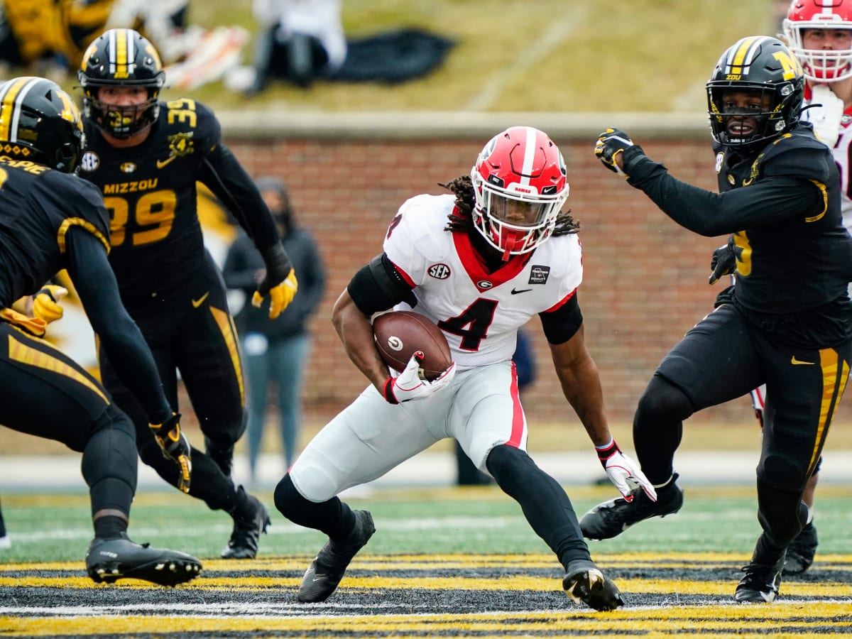 georgia football running back james cook out for peach bowl after father s death sports illustrated georgia bulldogs news analysis and more