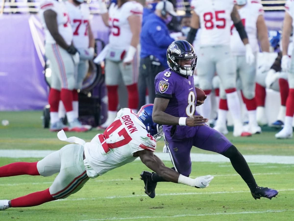 Can't-Miss Play: Baltimore Ravens quarterback Lamar Jackson escapes THREE  would-be tacklers on 14-yard scramble