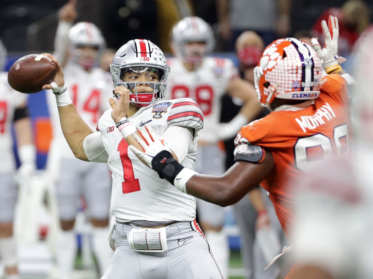 Ohio State QB Justin Fields throws perfect TD pass on first play