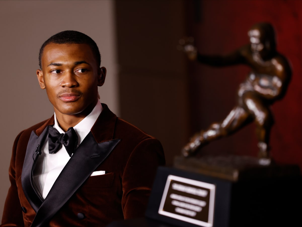 Alabama Wide Receiver DeVonta Smith Wins the Heisman Trophy - The New York  Times