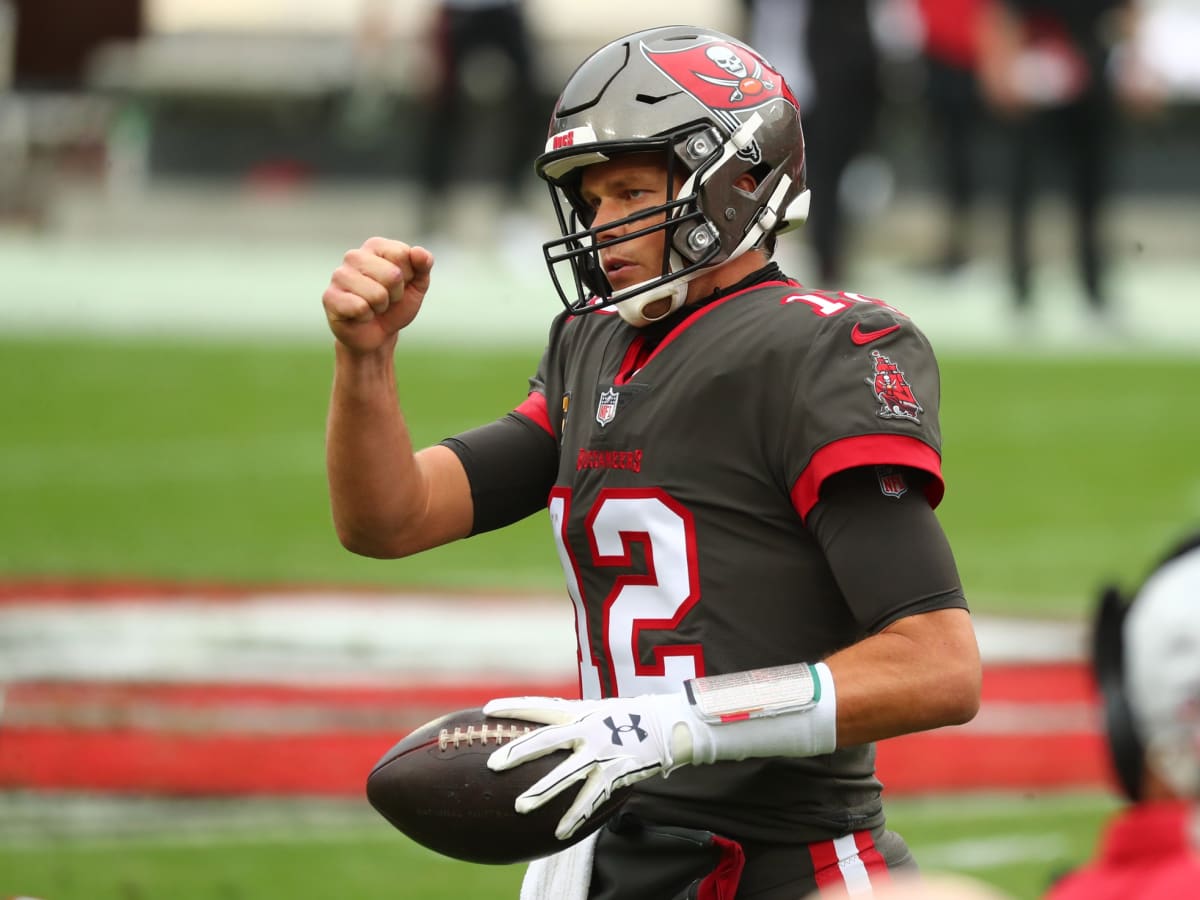 Bucs Quarterback Tom Brady Named NFC Offensive Player of the Month for  October