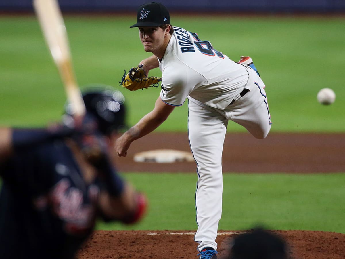 Zack Greinke, Madison Bumgarner face off on mound and at the plate