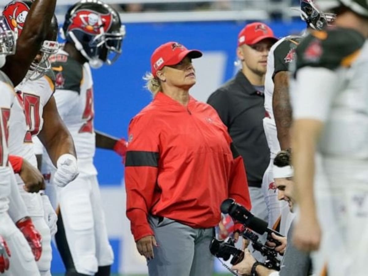 49ers' Katie Sowers first female, openly gay coach in Super Bowl - Sports  Illustrated