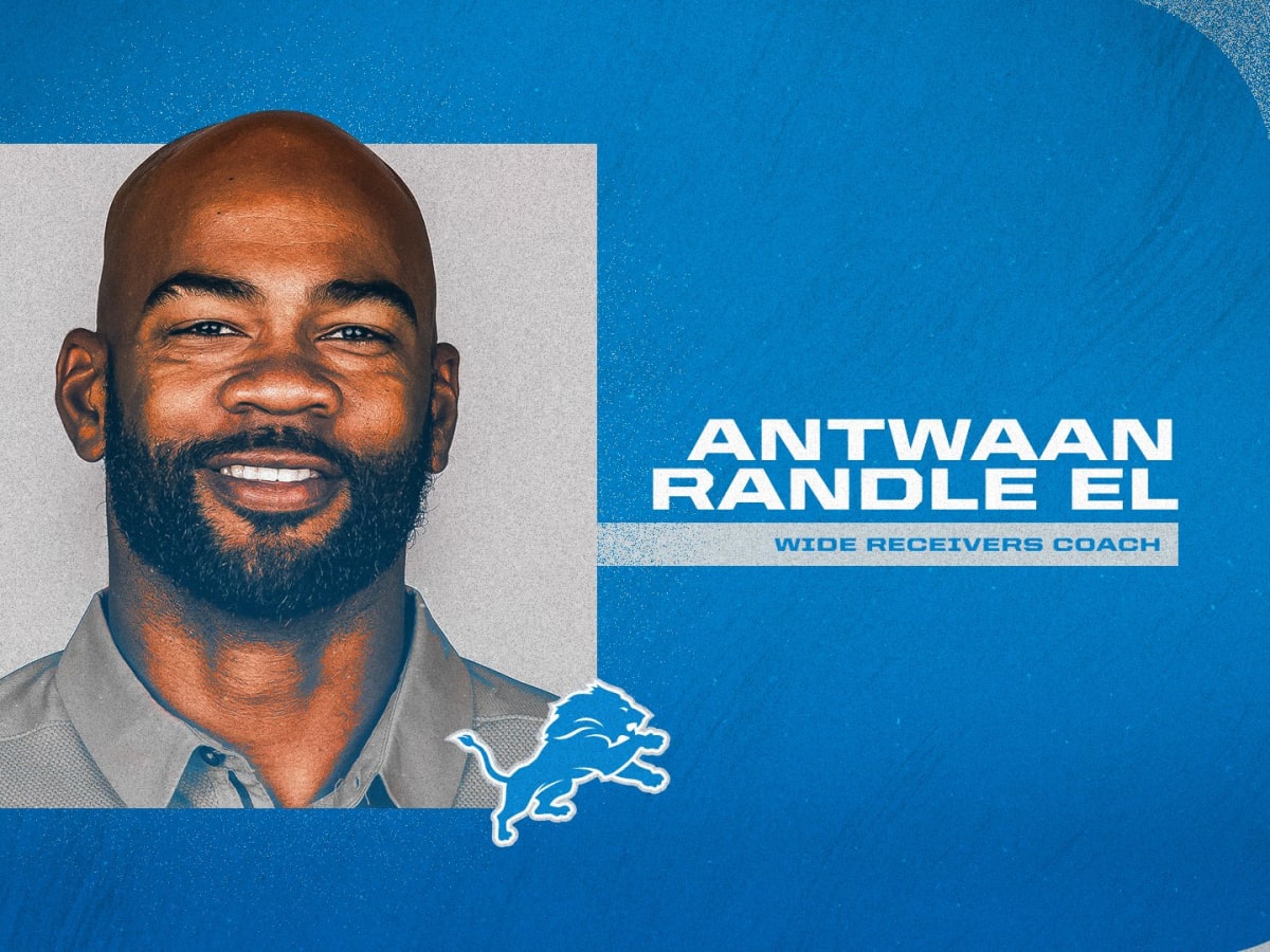 Detroit Lions wide receiver coach Antwaan Randle El talks to his team  during an NFL football practice, Wednesday, Aug. 2, 2023, in Allen Park,  Mich. (AP Photo/Carlos Osorio Stock Photo - Alamy