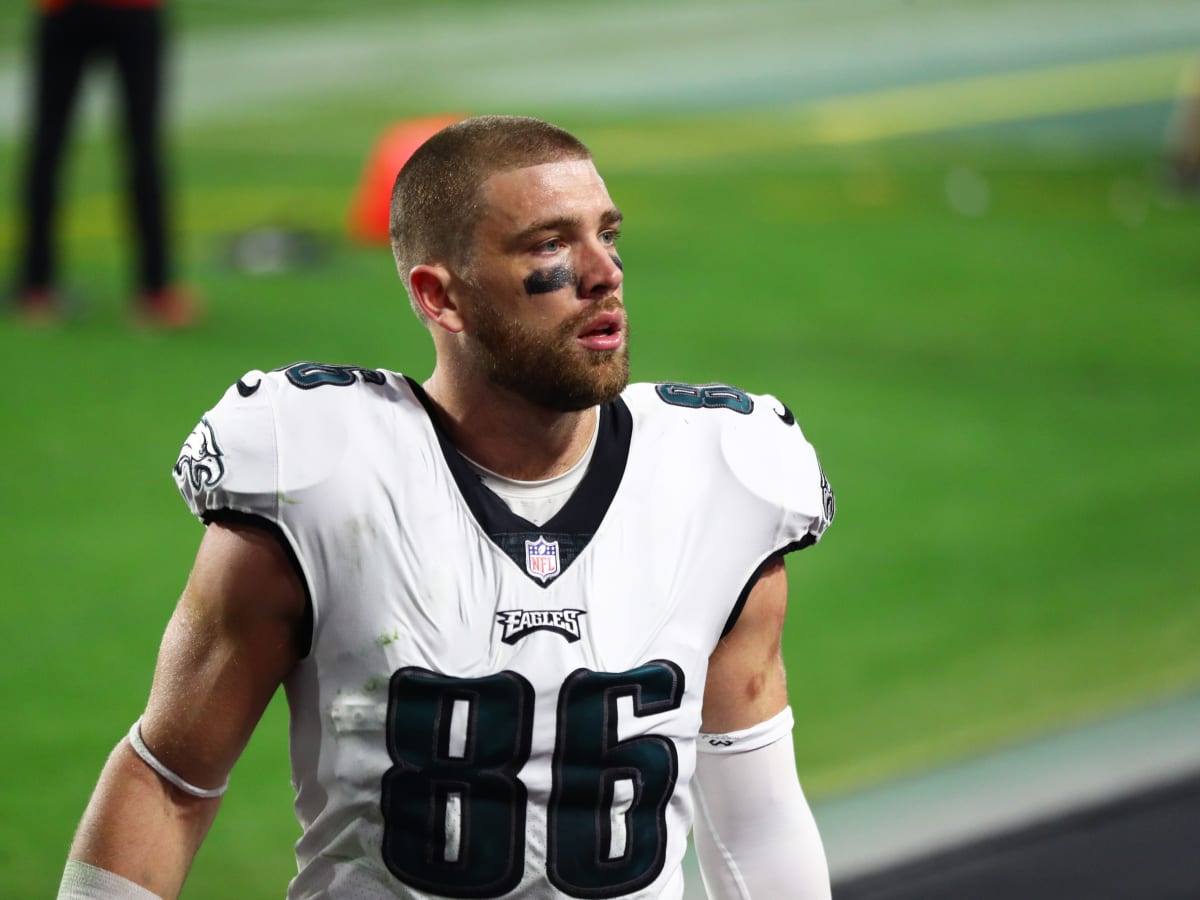 : Philadelphia Eagles Zach Ertz Scores The Game Winning Touchdown  During S.B. 52, Framed 8x10 Photo, Picture : Sports & Outdoors