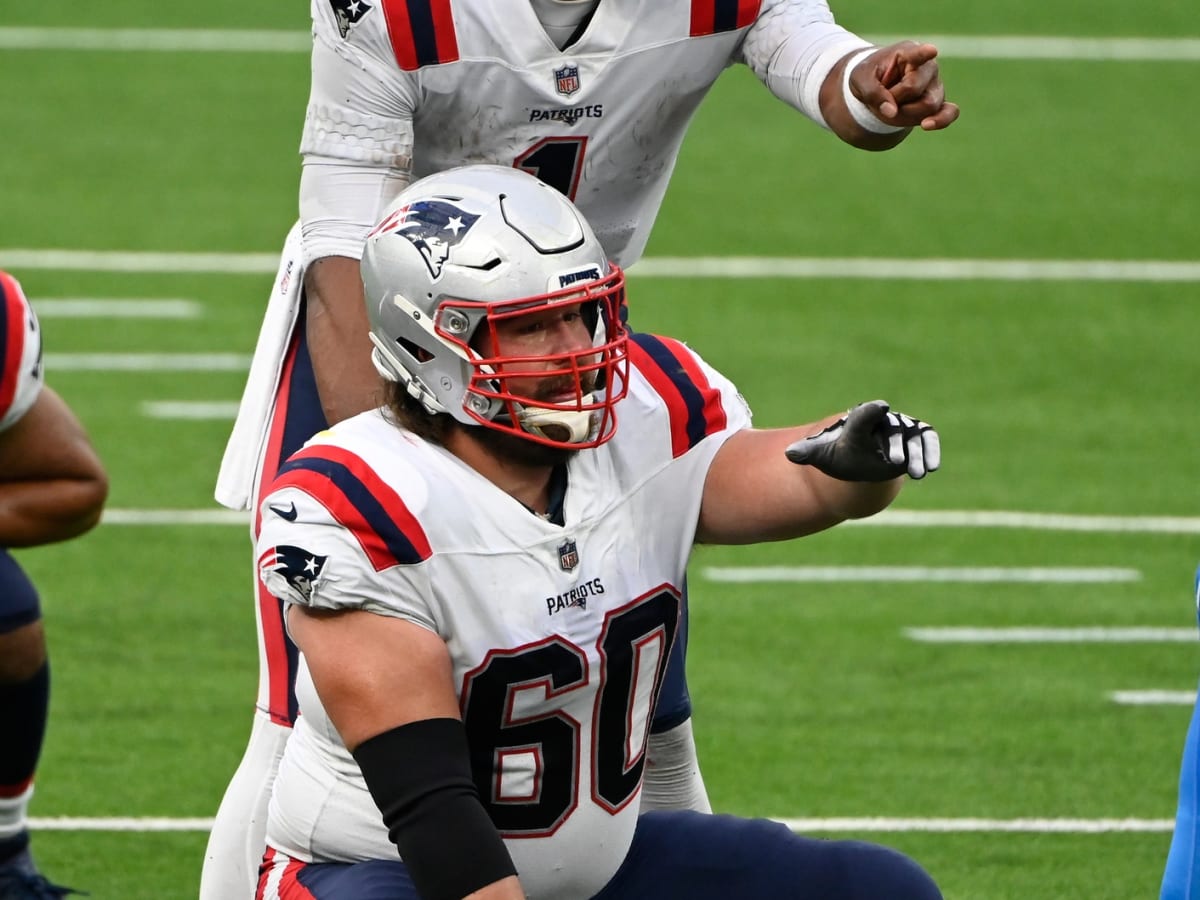 Free agent center David Andrews, following conversations with Patriots, to  evaluate other offers - The Phinsider