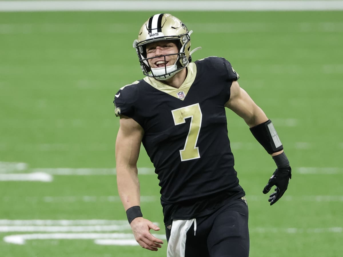 Taysom Hill contract: Saints extend QB in salary cap maneuver - Sports  Illustrated