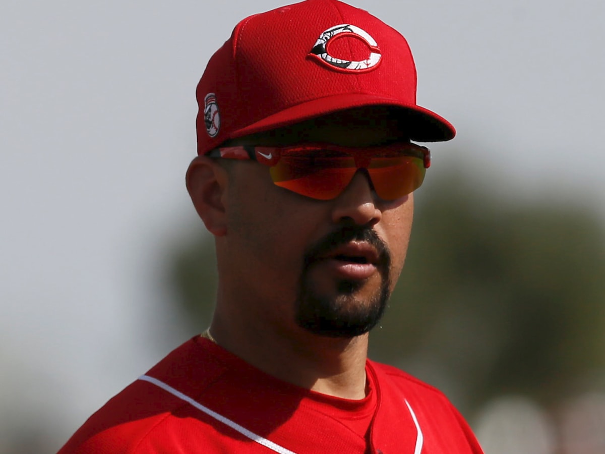 Reds' Eugenio Suarez shows off insane hairdo upon spring training arrival