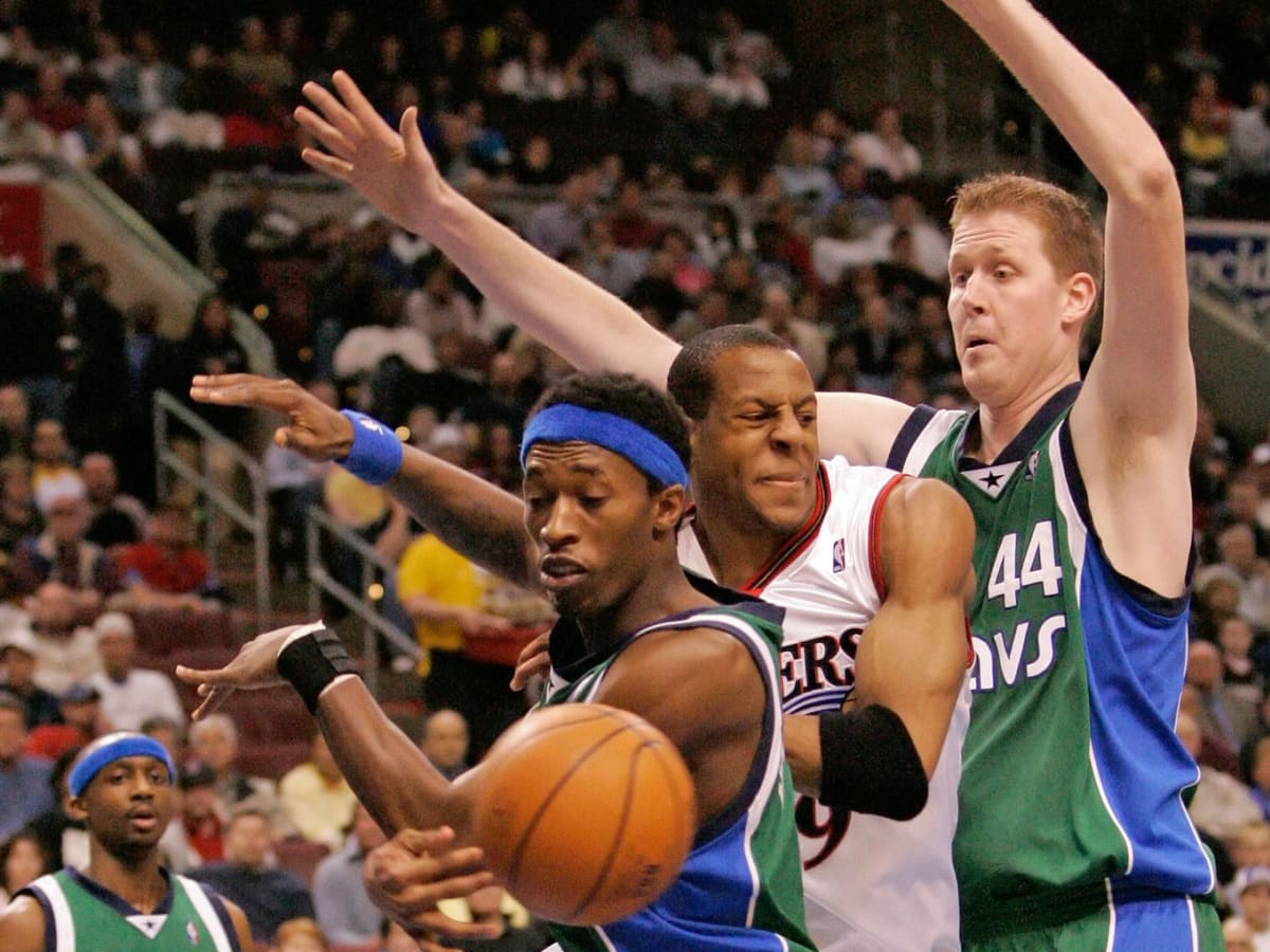 Former BYU, Dallas Mavericks center Shawn Bradley left paralyzed following  bicycle accident in St. George