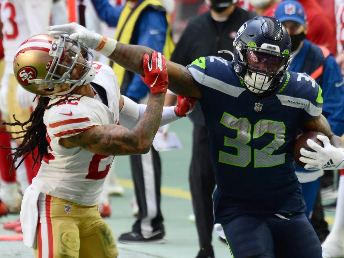 December 16, 2018: Seattle Seahawks running back Chris Carson (32) warms up  before the NFL football game between the Seattle Seahawks and the San  Francisco 49ers at Levi's Stadium in Santa Clara