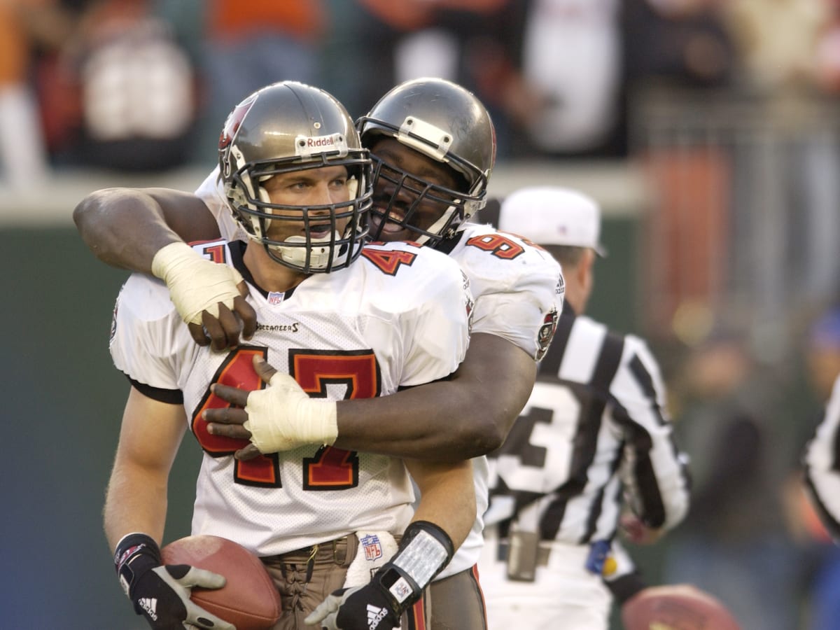 One round, two HoFers: 25 years ago, Bucs drafted Warren Sapp and Derrick  Brooks - The Athletic