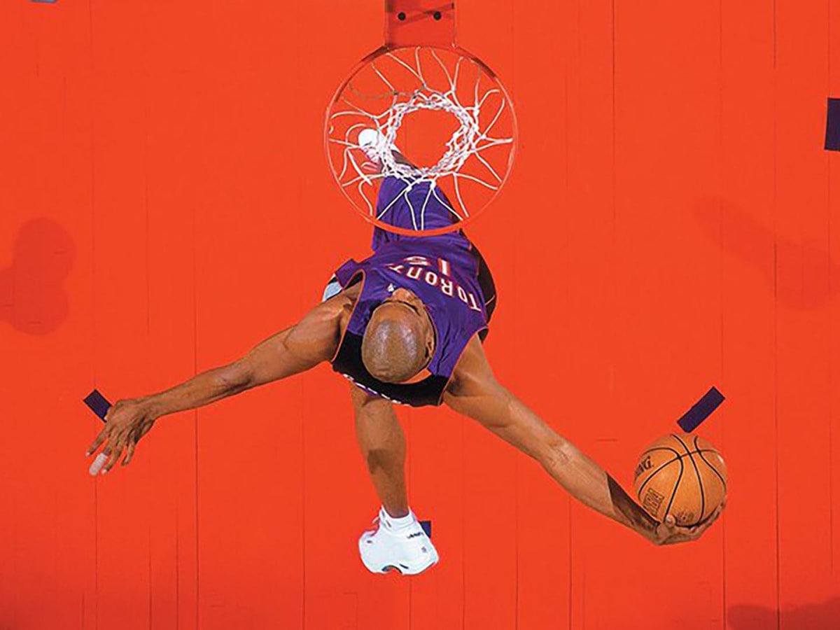FLASHBACK: Vince Carter goes off in '95 High School Dunk Contest
