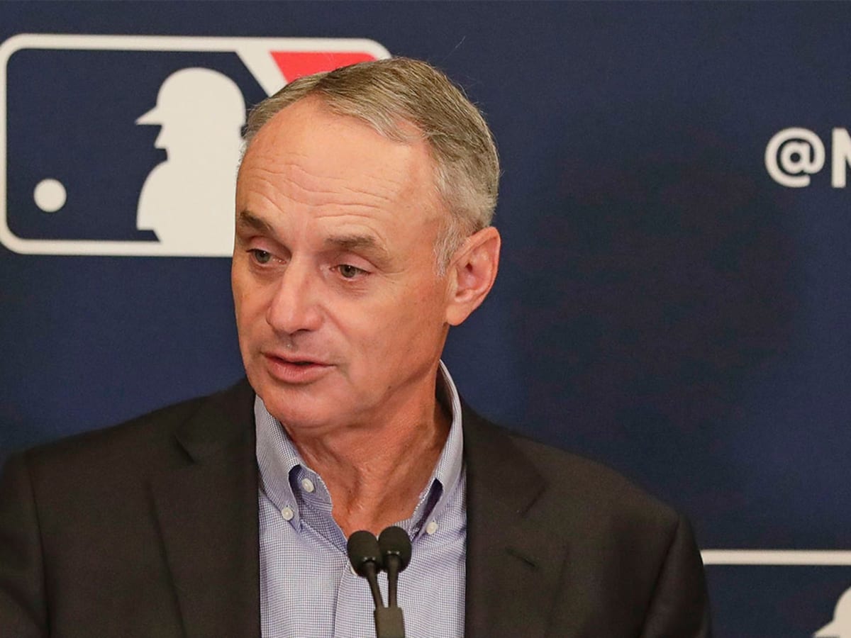 MLB commissioner Rob Manfred apologizes for referring to World