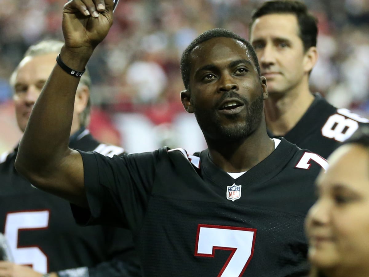 Michael Vick was crushed when Falcons drafted Matt Ryan, now calls