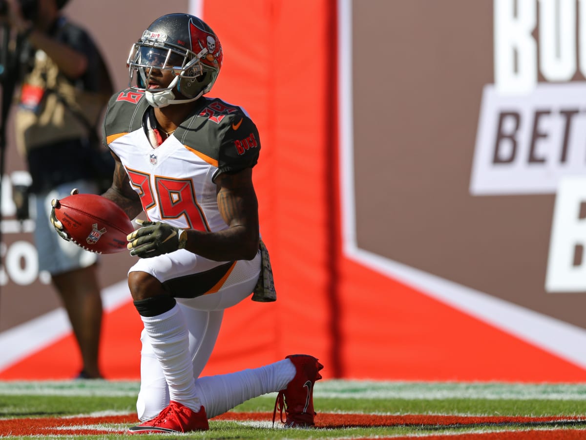 Ryan Smith Re-Signs with Bucs