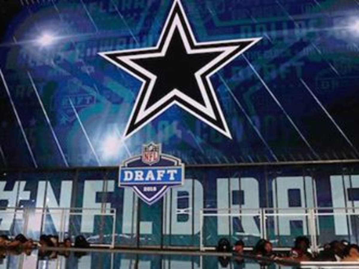 The internet thinks it has deciphered the Dallas Cowboys draft sheet that  Jerry Jones showed off - Blogging The Boys