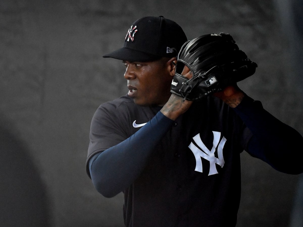 Look: Aroldis Chapman is ripped and muscular