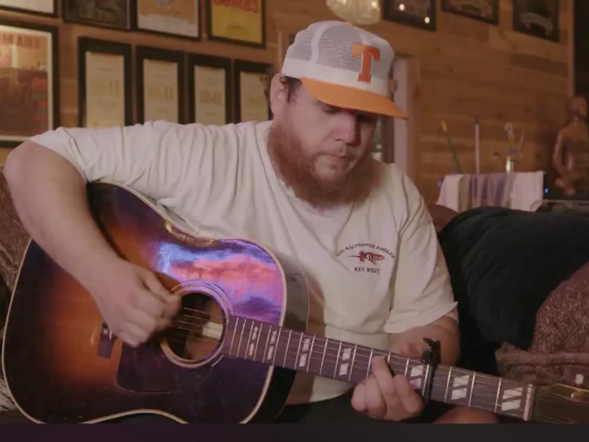 luke combs hats he wears