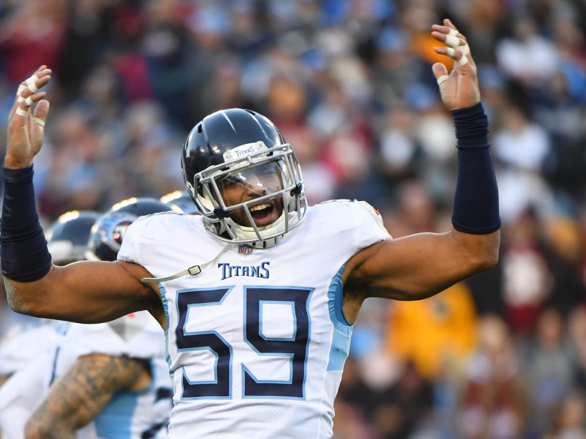 Tennessee Titans inside linebacker Wesley Woodyard (59) watches