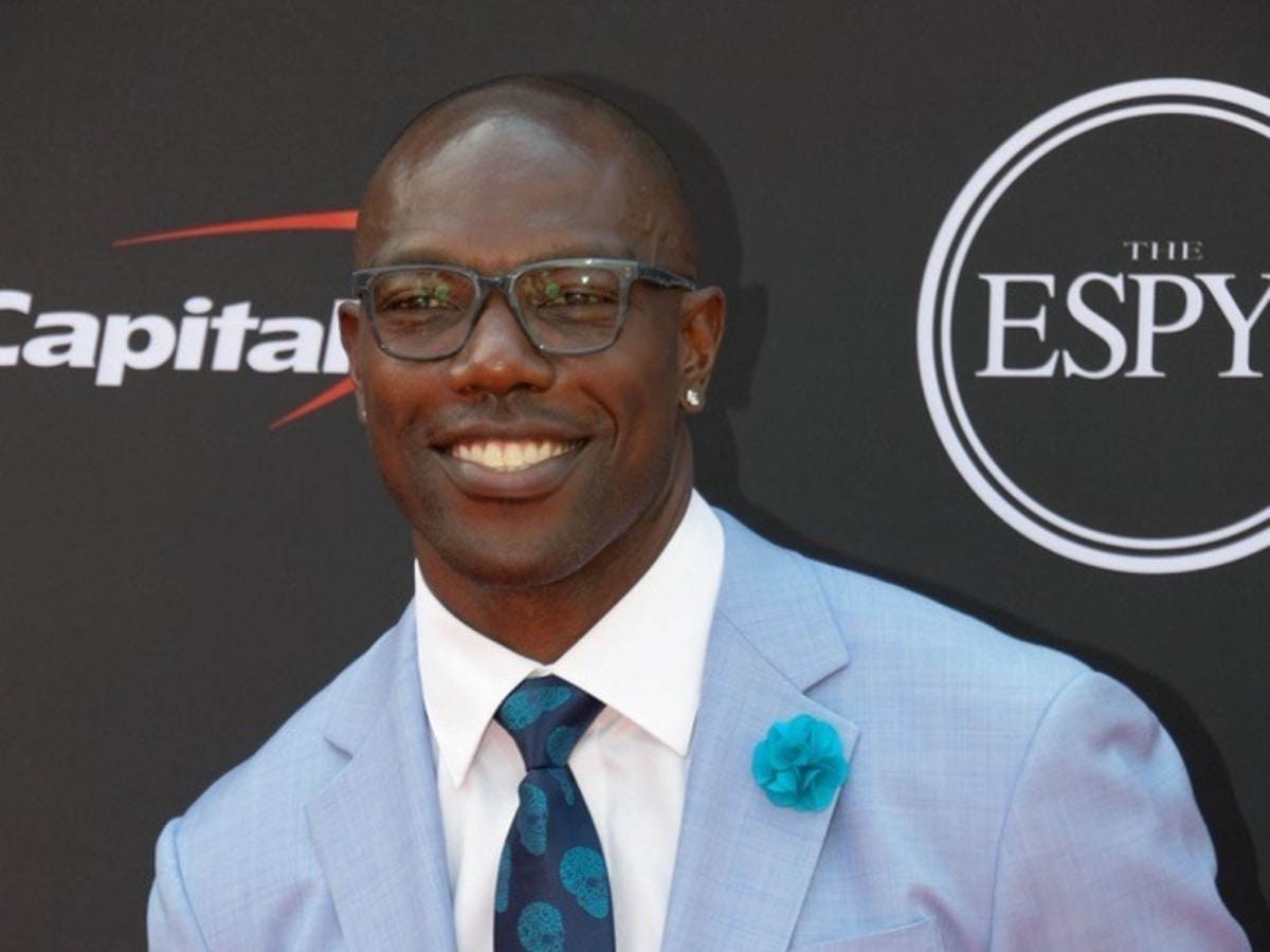 Terrell Owens becomes CFL free agent after being released from the