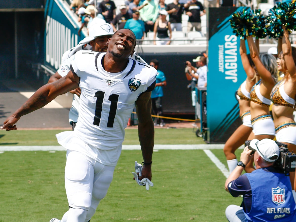 East Rutherford, New Jersey, USA. 1st Oct, 2017. Jacksonville Jaguars wide  receiver Marqise Lee (11) reacts prior to the NFL game between the  Jacksonville Jaguars and the New York Jets at MetLife