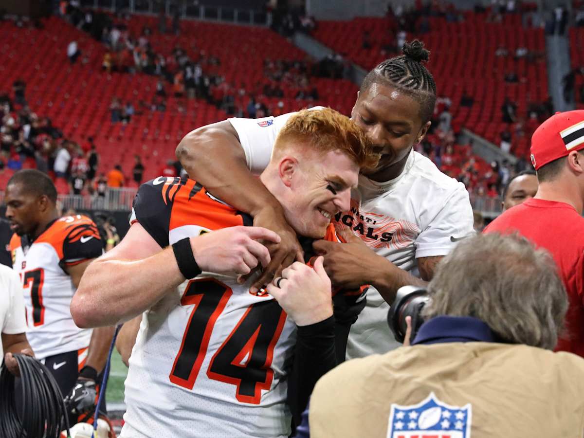 FOLLOWING ANDY DALTON'S INJURY VS. BENGALS ww, _ IN BEARS FANS ON REDDIT  BEGAN ORGANIZING TO THANK HIM FOR HIS EFFORTS THIS SEASON Let's Donate eac  Just submitted 14! Let's Donate $14