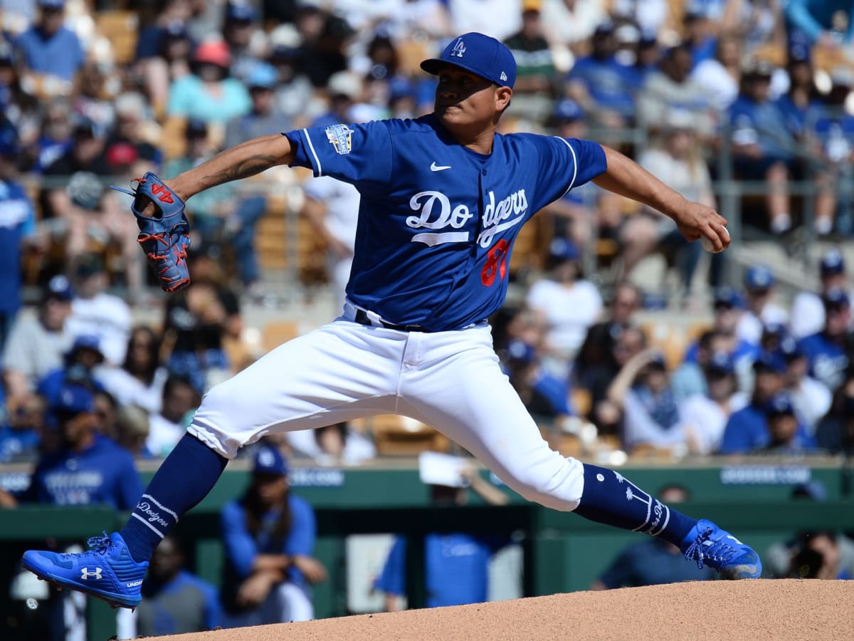 Dodgers news: Lefties competing to join Victor Gonzalez in the