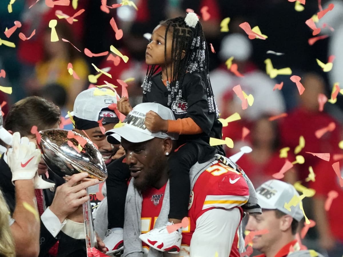 FOX4 News Kansas City - Frank Clark pays homage to Chiefs legend Derrick  Thomas. Clark's 5 sacks in the postseason would have made Thomas proud.