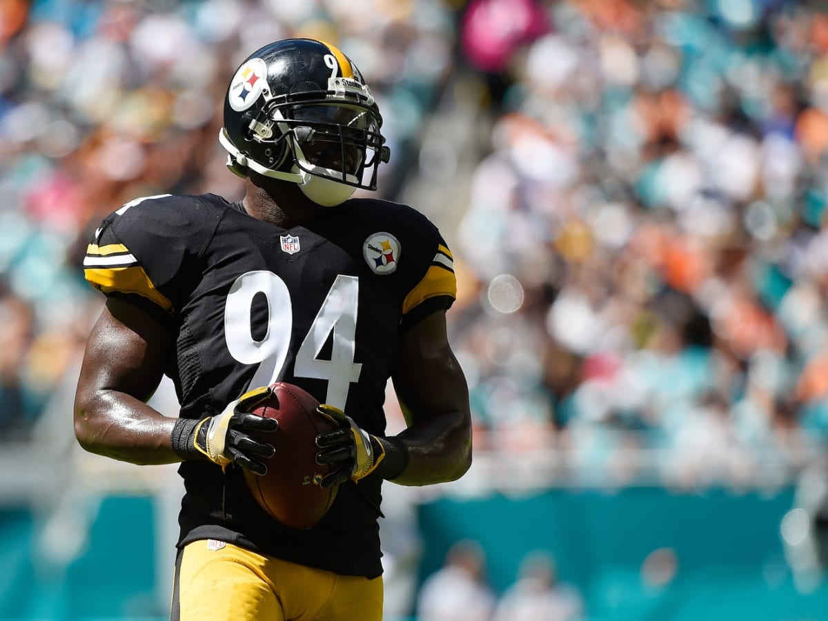 Pittsburgh Steelers - Lawrence Timmons signing autographs before