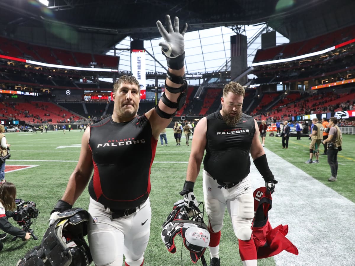 A closer look at Falcons center Alex Mack's current value - The