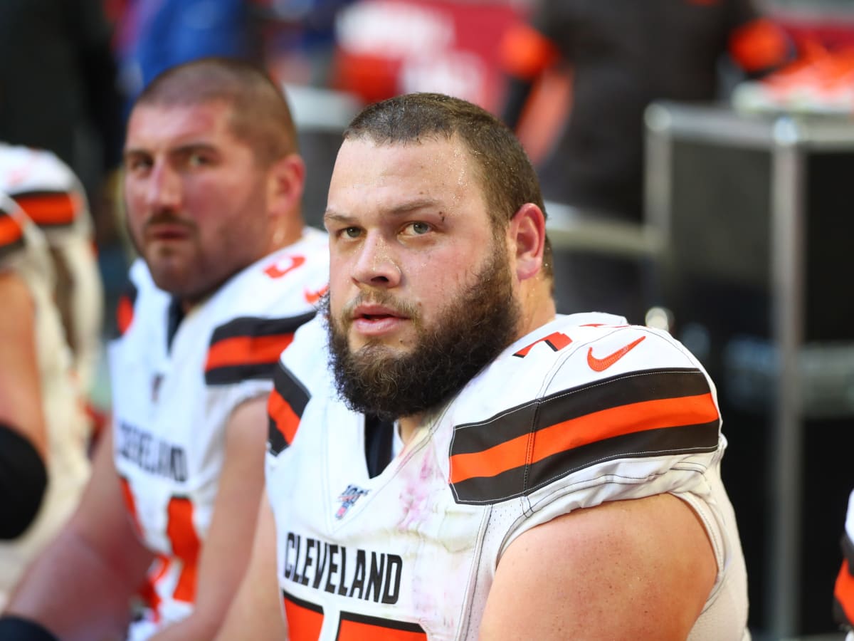 Browns add Pro Bowl LG Joel Bitonio, WR KhaDarel Hodge to reserve