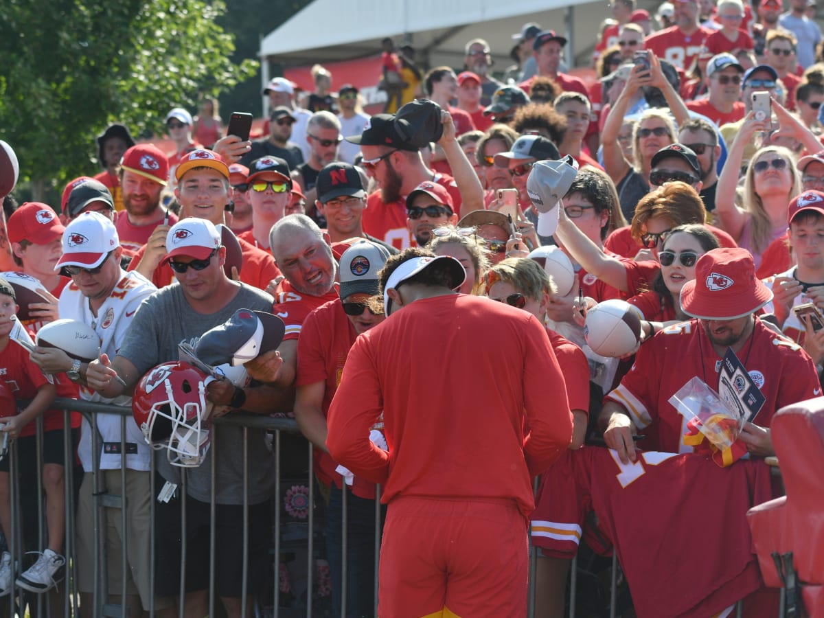 Chiefs to bar fan interaction with players at training camp