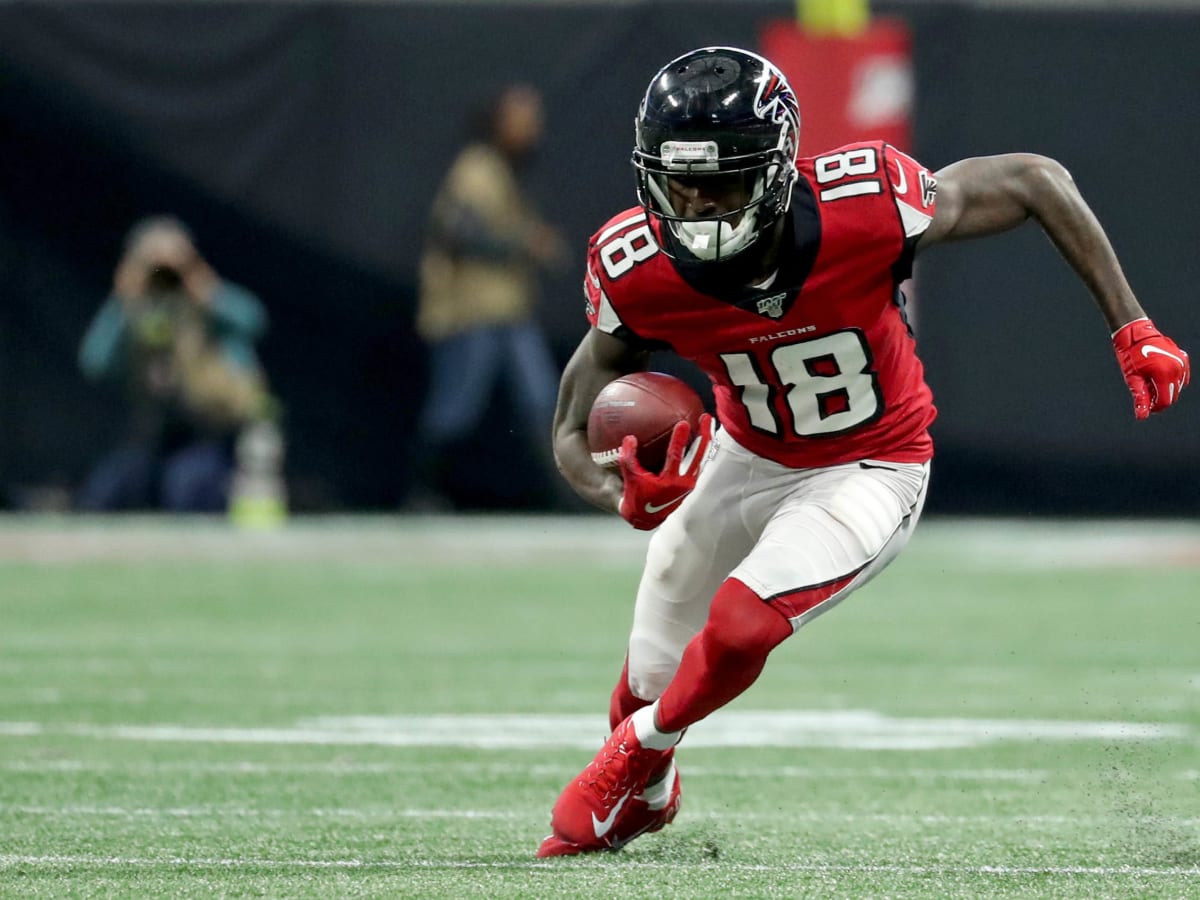 Atlanta Falcons wide receiver Mohamed Sanu (12) breaks for a drink during  an NFL football training camp practice, Tuesday, July 23, 2019, in Flowery  Branch, Ga. (AP Photo/Andrea Smith Stock Photo - Alamy