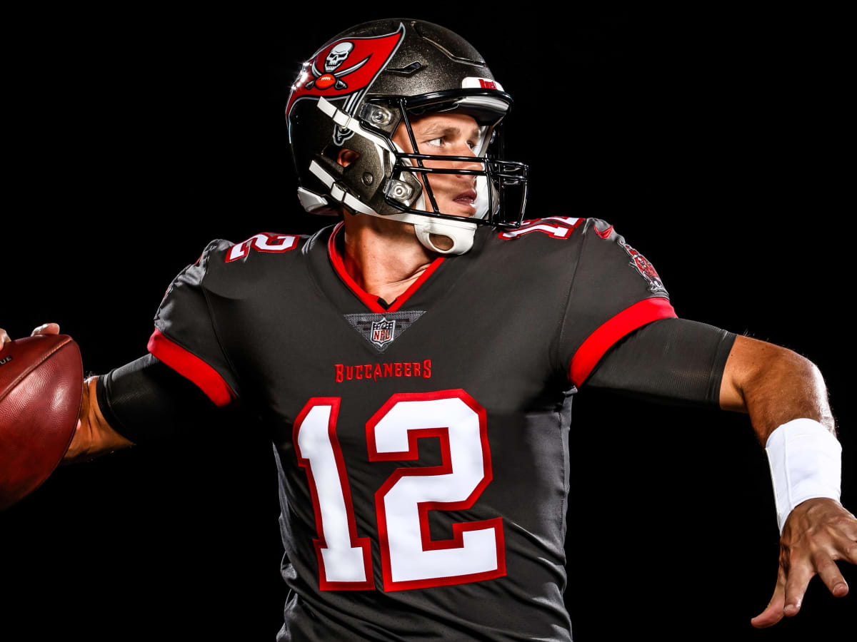 Saw this uniform redesign on Twitter and I love it. : r/buccaneers