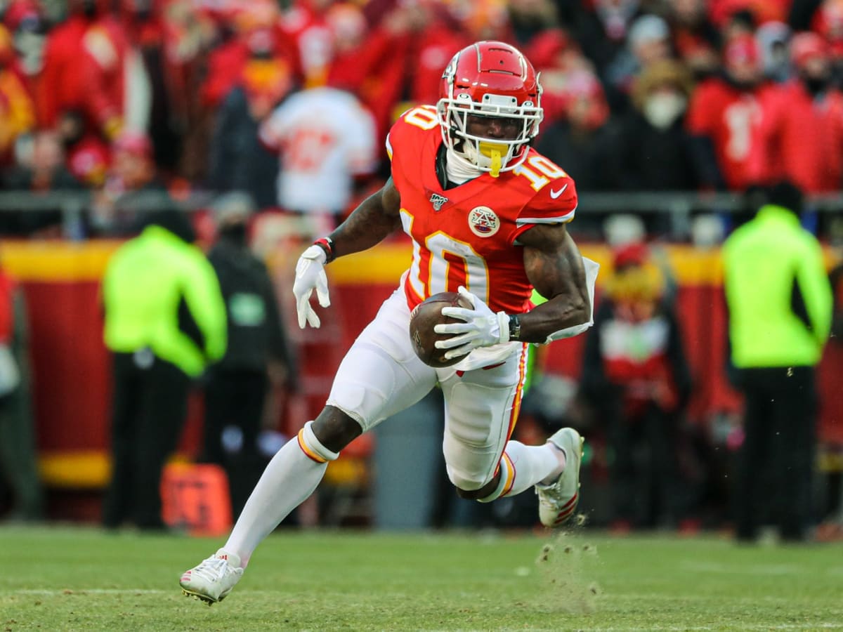 Chiefs' Tyreek Hill raced Terrell Owens in now-viral video - Arrowhead Pride